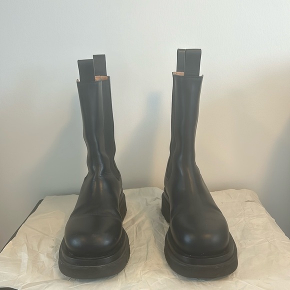 Bottega Veneta Lug Boots - Picture 2 of 6